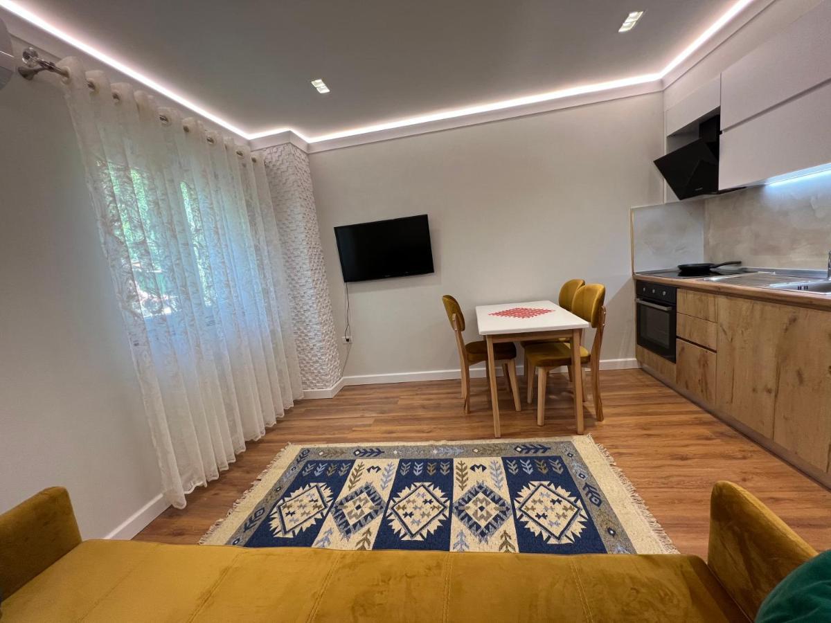 Chestnut Yard Villa Tirana Exterior foto